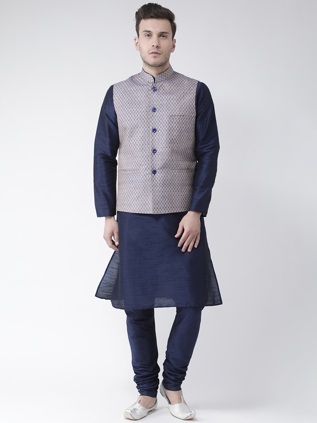 

DEYANN Men Navy Blue Solid Kurta with Churidars & Nehru Jacket