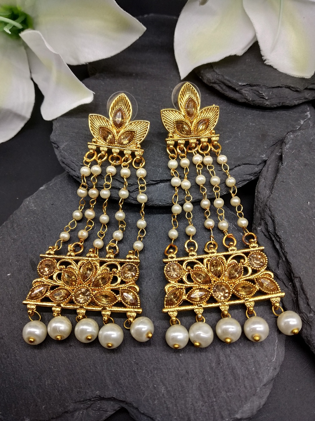 

Fida Gold-Toned Cloves of Pearls Earrings