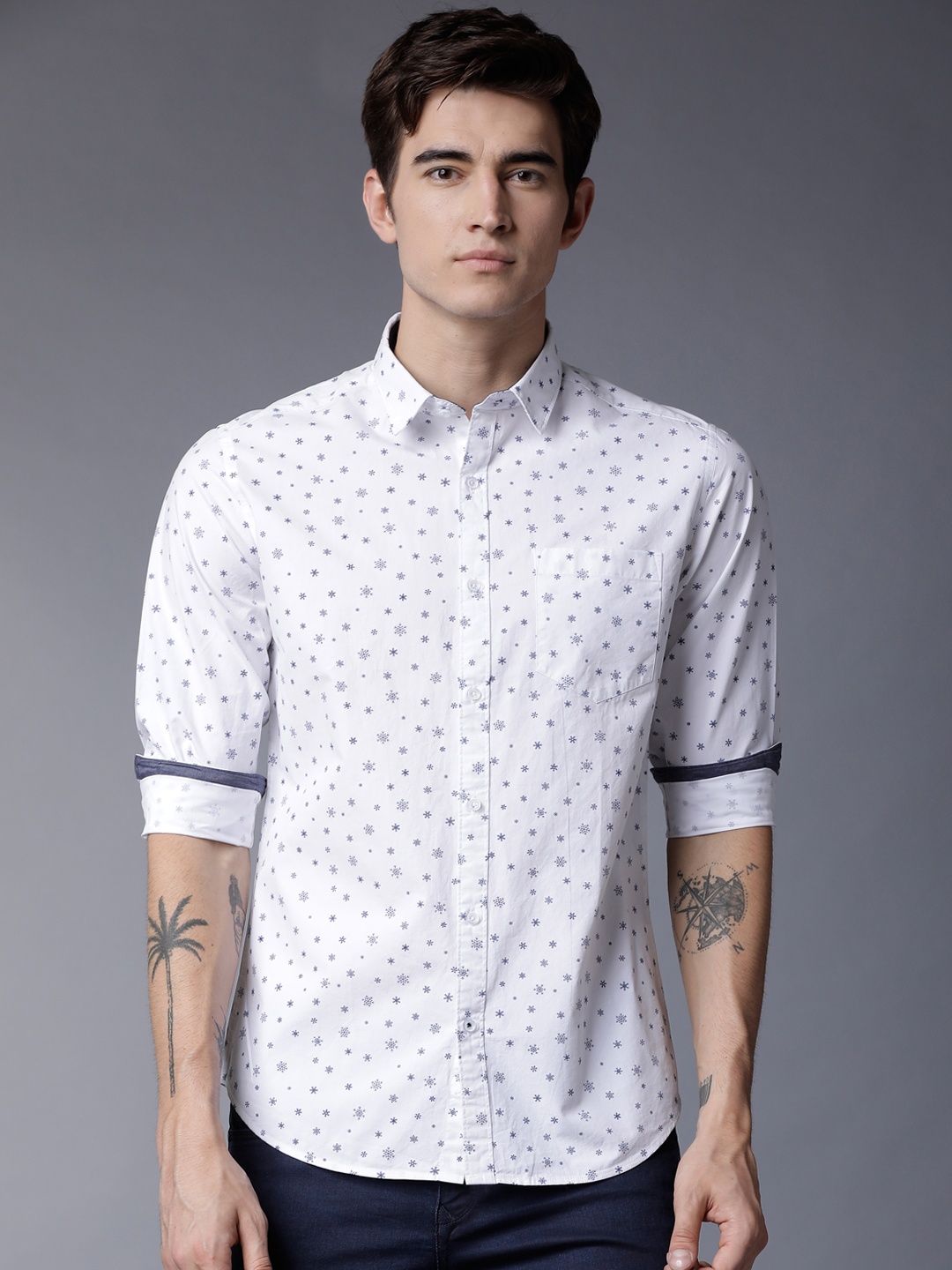 

Black coffee Men White & Navy Blue Slim Fit Printed Casual Shirt