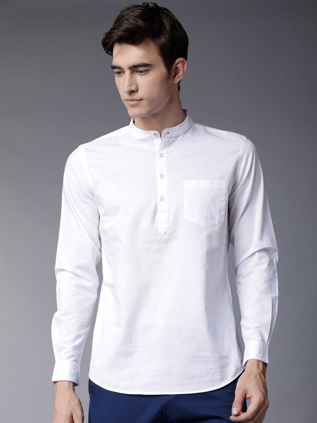 

Black coffee Men White Slim Fit Solid Casual Shirt