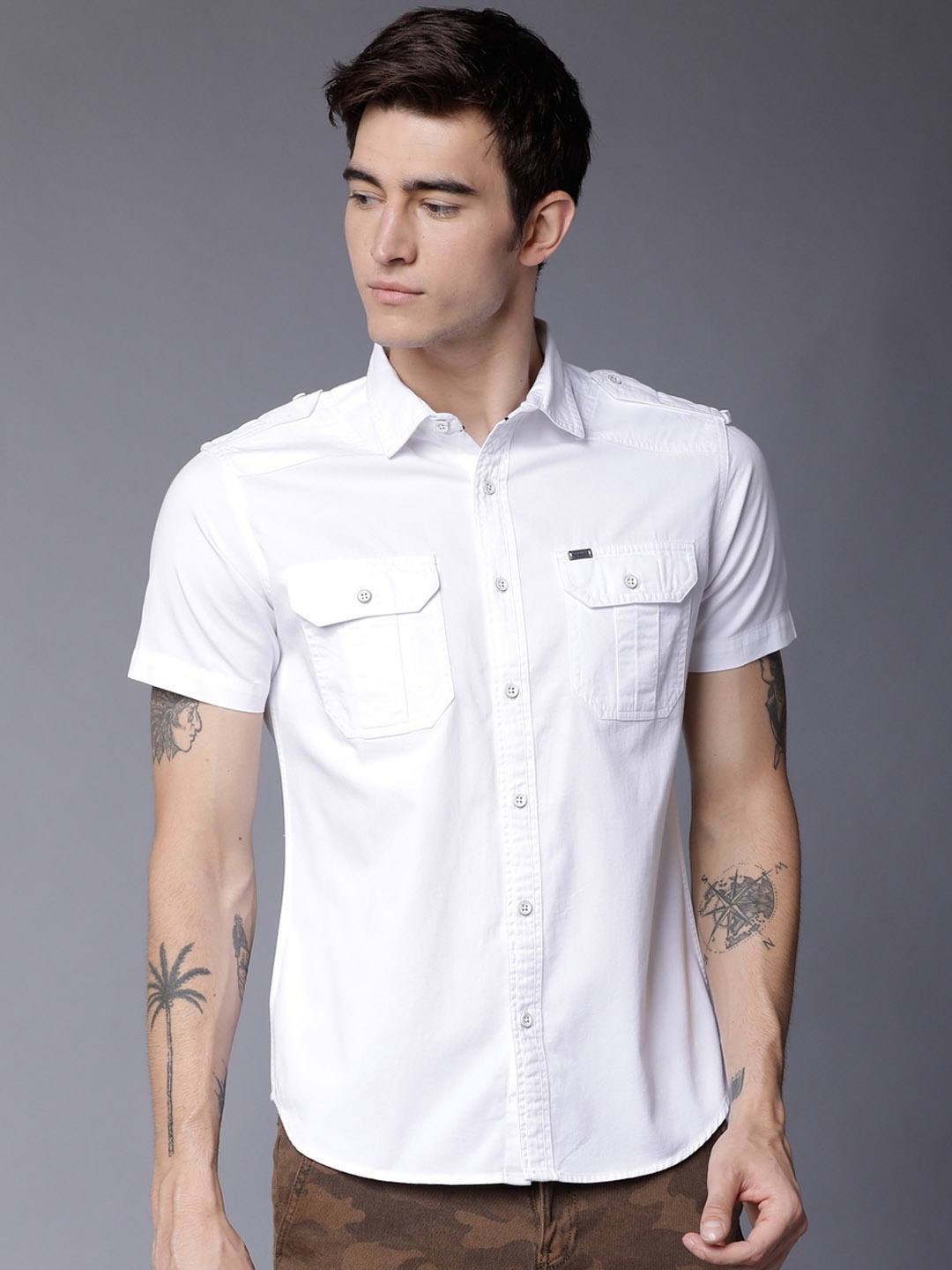 

LOCOMOTIVE Men White Slim Fit Solid Casual Shirt