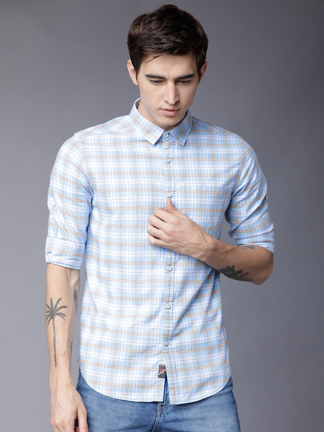 

LOCOMOTIVE Men Blue & White Slim Fit Checked Casual Shirt
