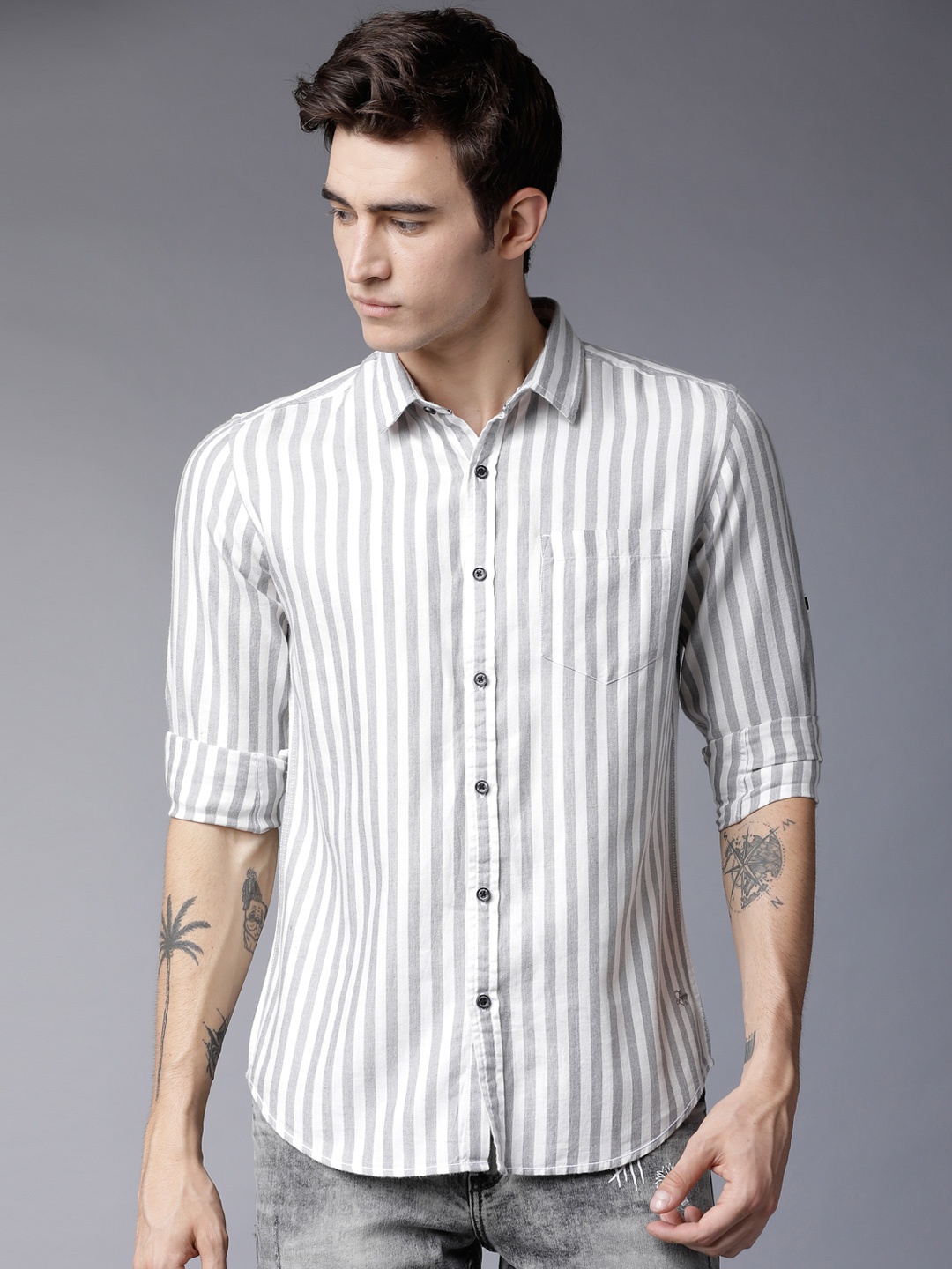 

LOCOMOTIVE Men Grey & White Slim Fit Striped Casual Shirt