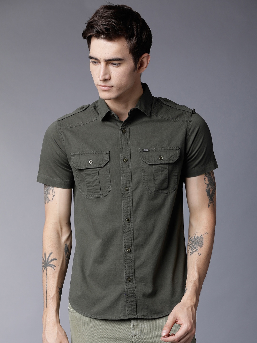 

LOCOMOTIVE Men Olive Green Slim Fit Solid Casual Shirt