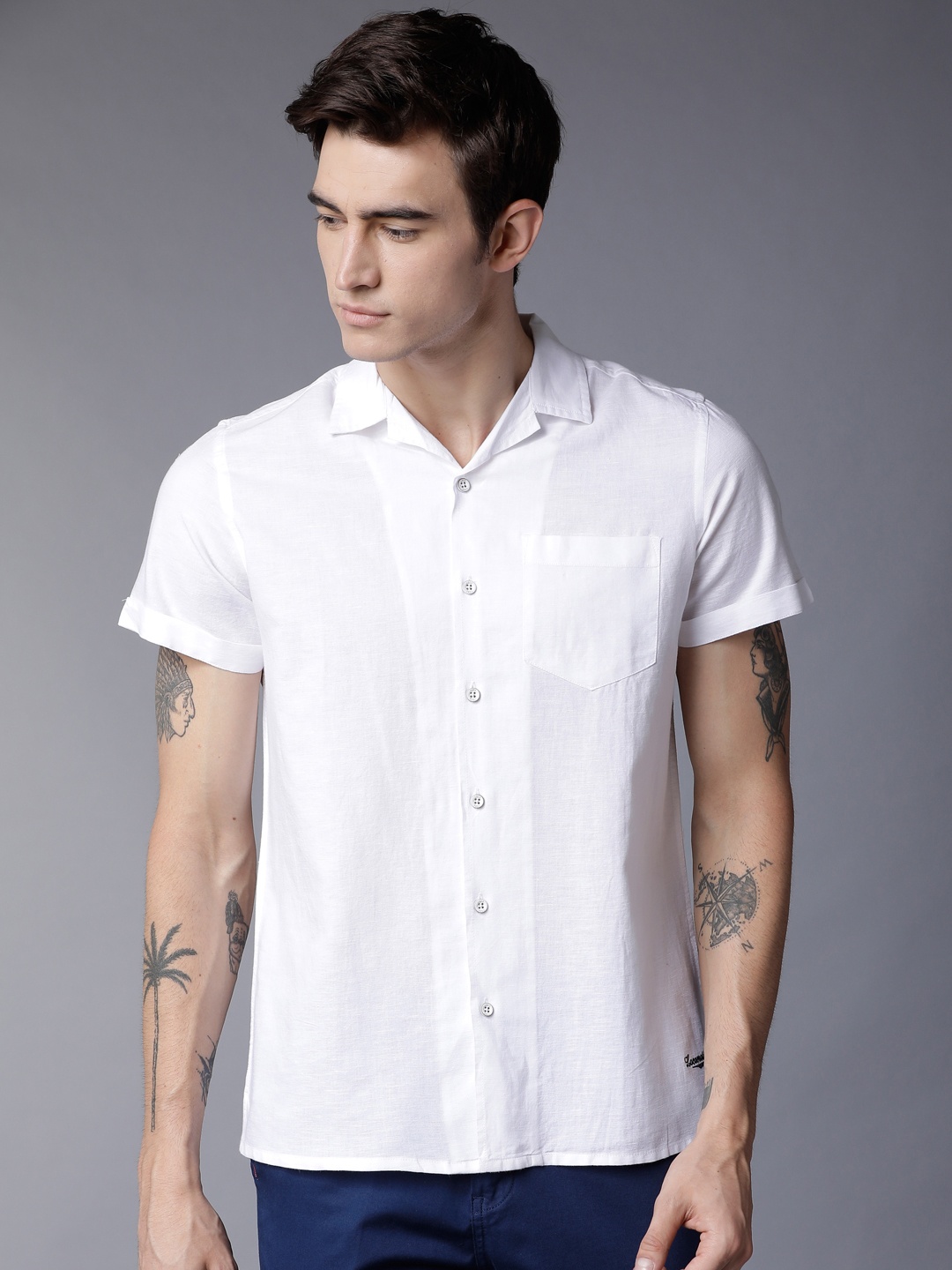 

LOCOMOTIVE Men White Slim Fit Solid Casual Shirt