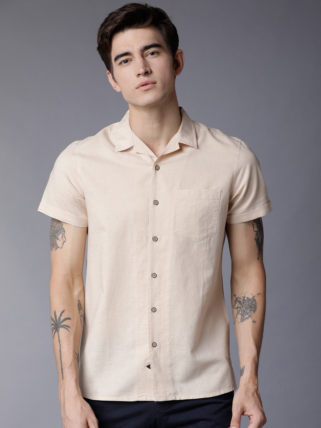 

LOCOMOTIVE Men Beige Slim Fit Solid Casual Shirt