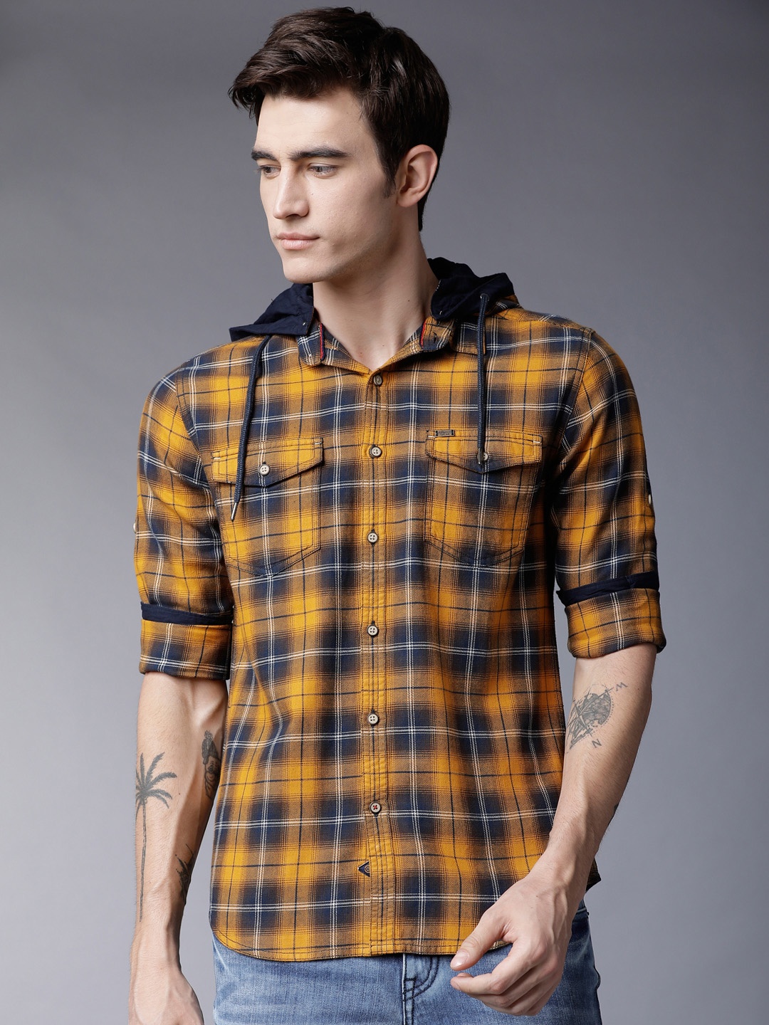 

LOCOMOTIVE Men Navy Blue & Yellow Slim Fit Checked Casual Shirt