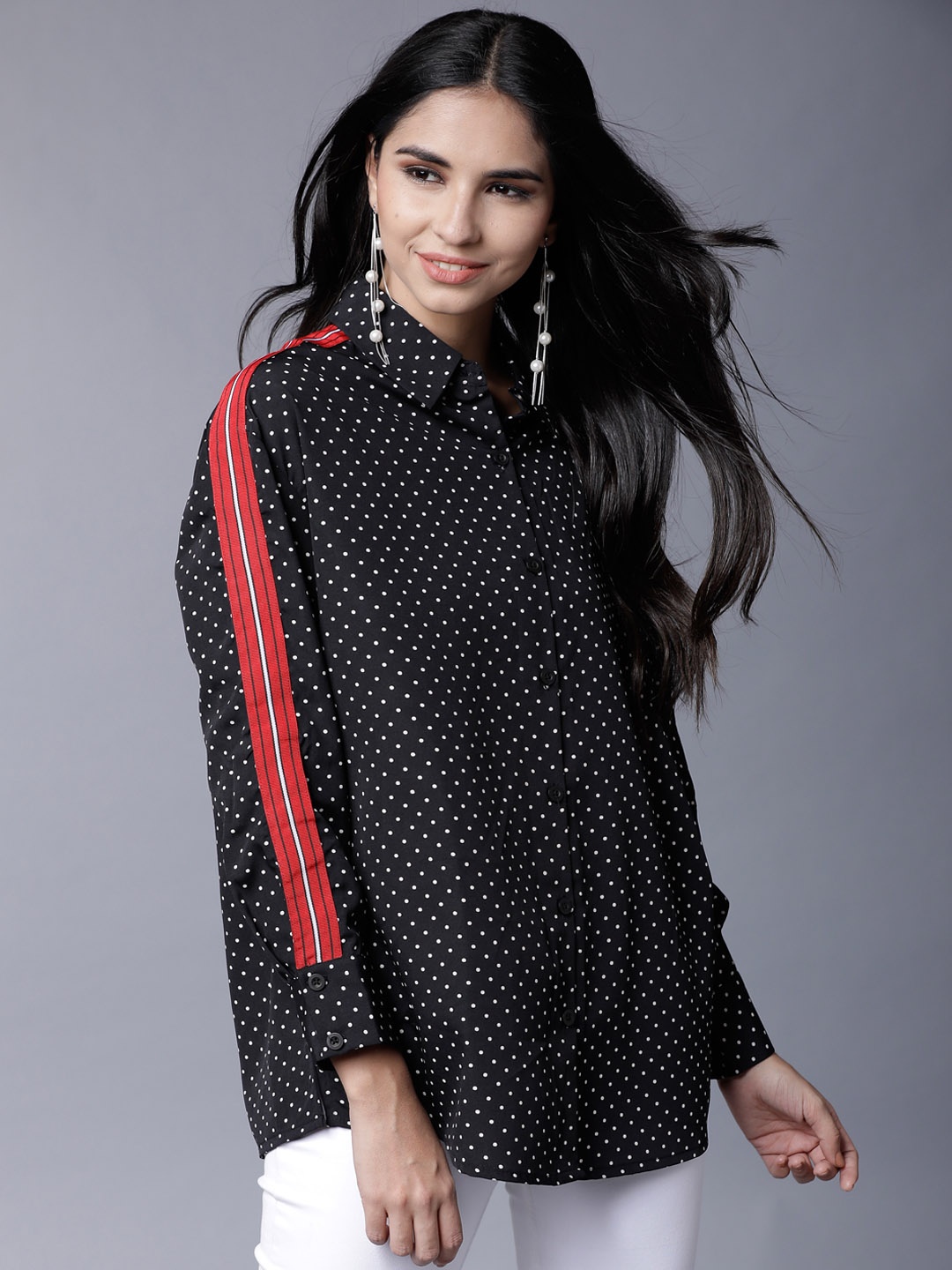 

Tokyo Talkies Women Black & White Regular Fit Printed Casual Shirt