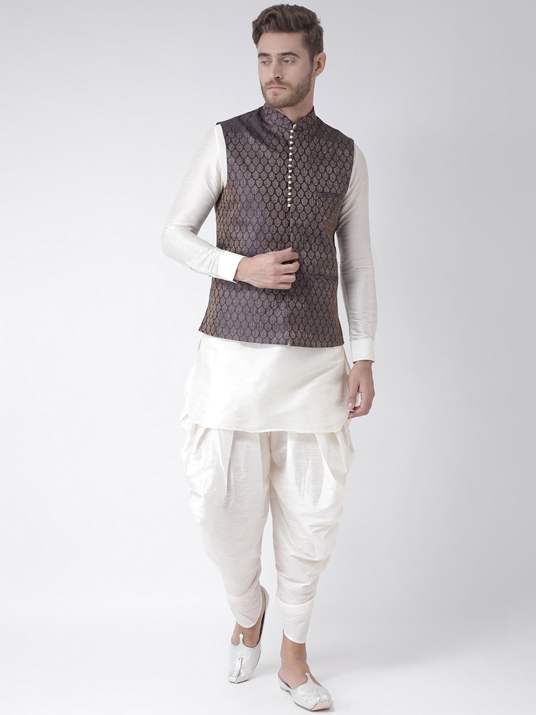 

DEYANN Men Off-White Self Design Kurta with Patiala