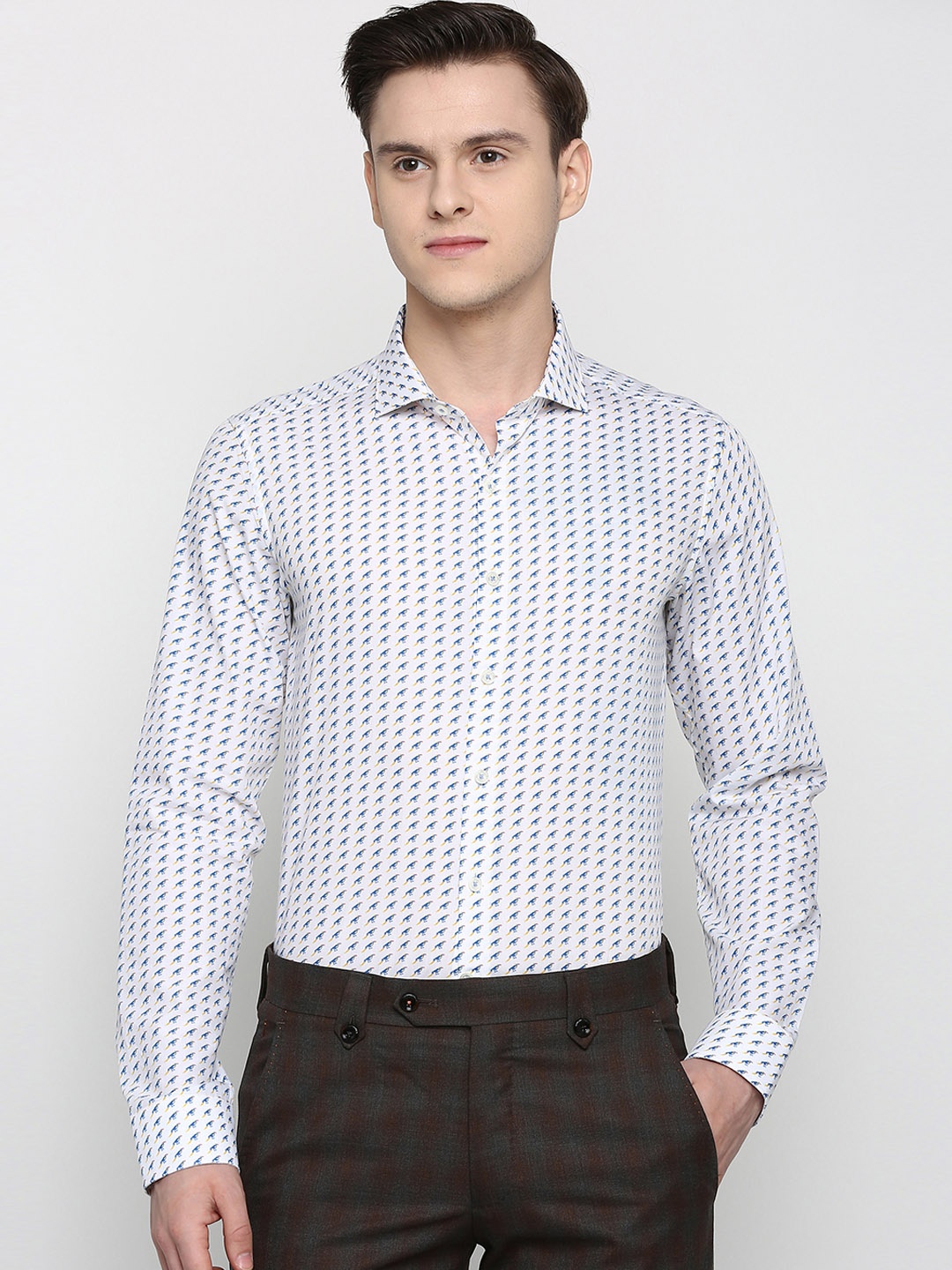

SIMON CARTER LONDON Men White Slim Fit Printed Casual Shirt