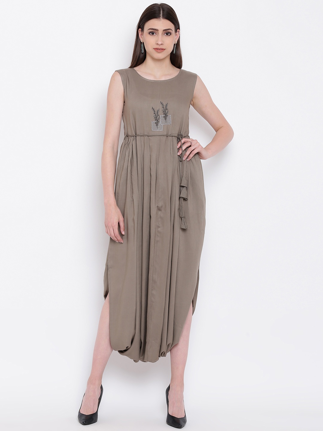 

Kvsfab Women Taupe Solid Balloon Dress
