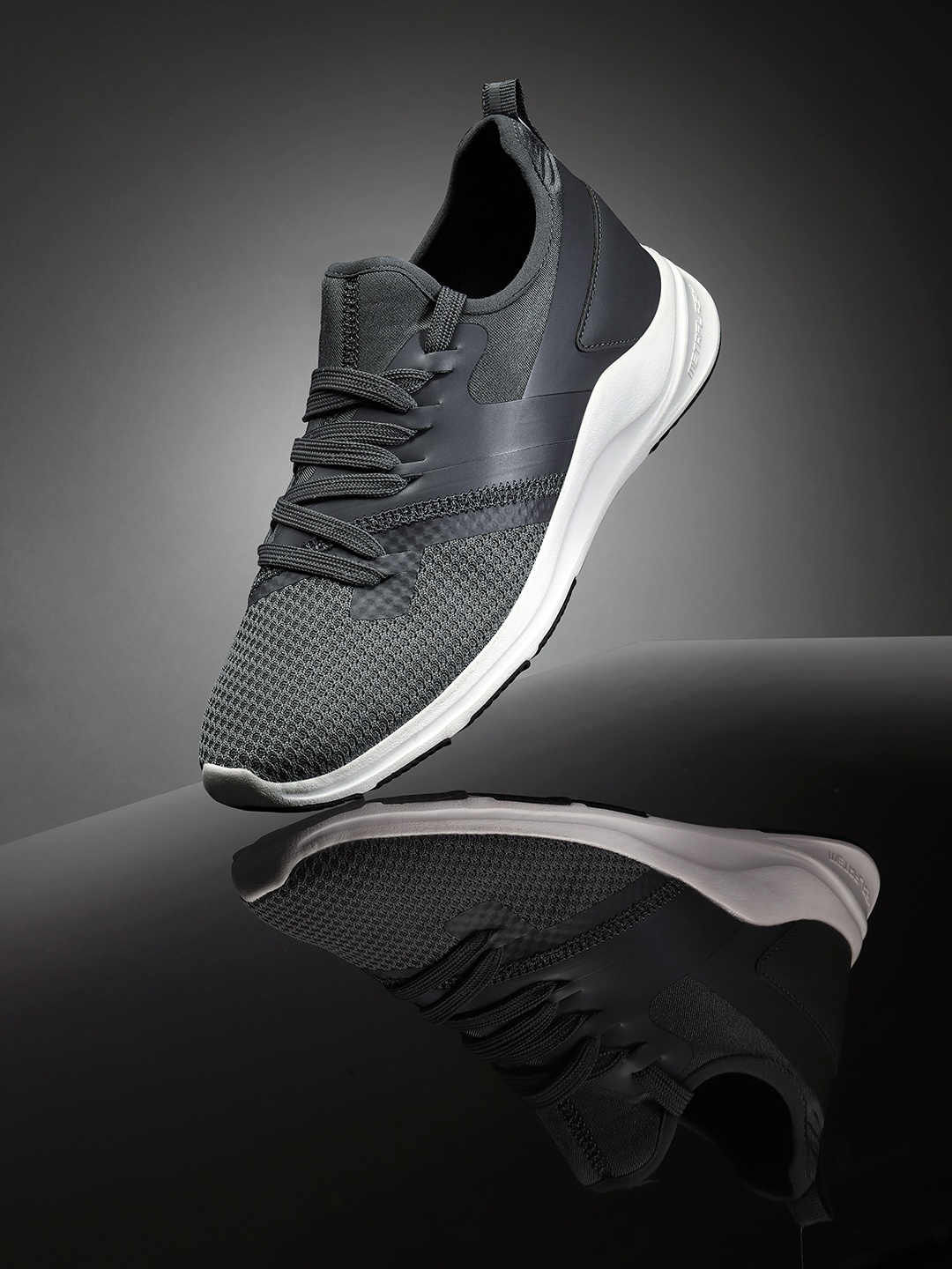 

HRX by Hrithik Roshan Mens Metaflash Running shoe, Grey