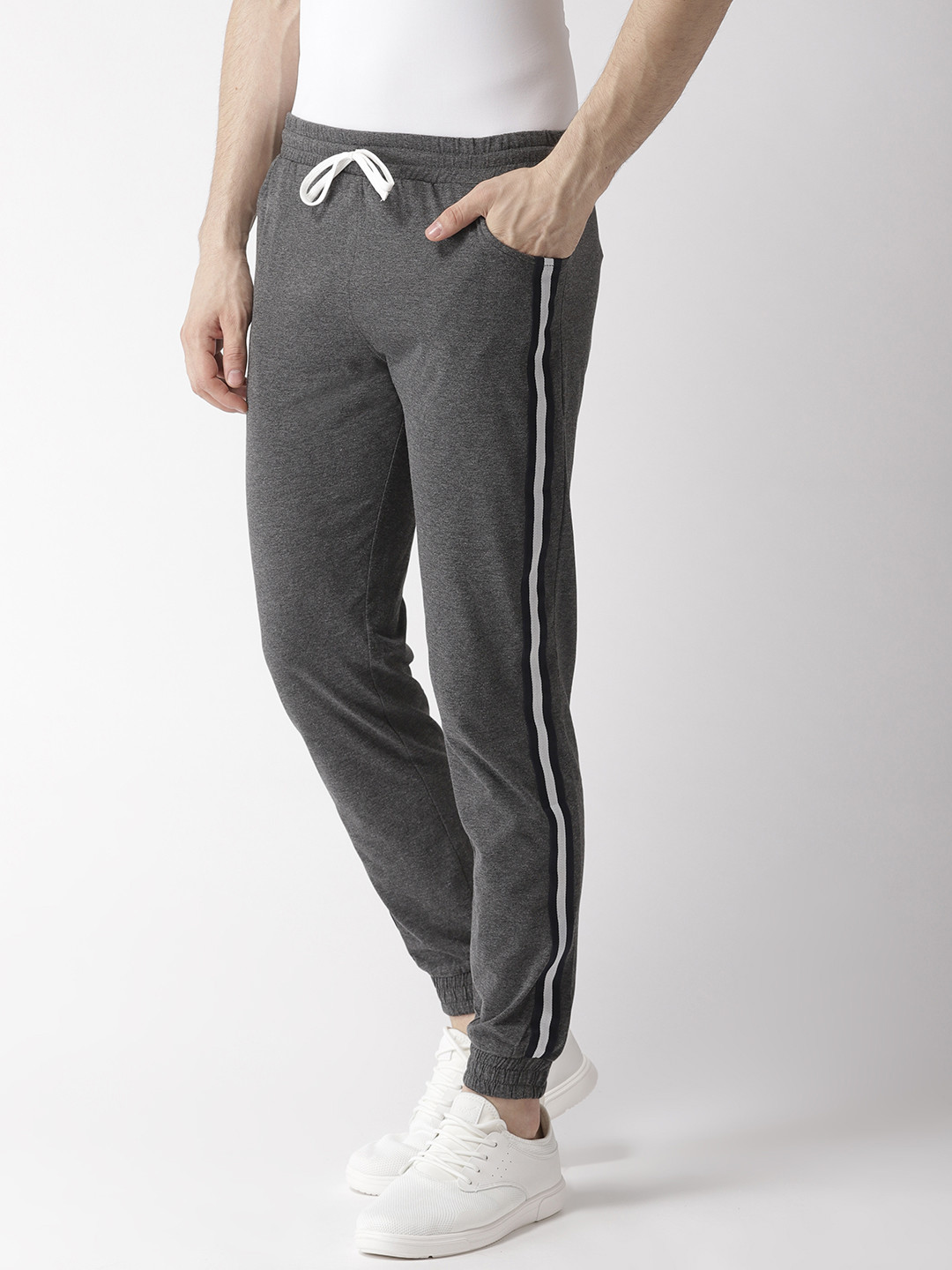 

Hubberholme Men Charcoal Grey Solid Slim Fit Joggers