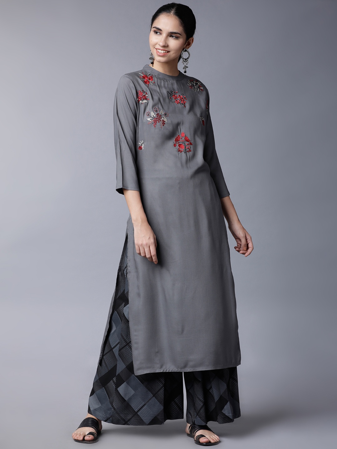 

Vishudh Women Grey Floral Embroidered Regular Kurta with Palazzos