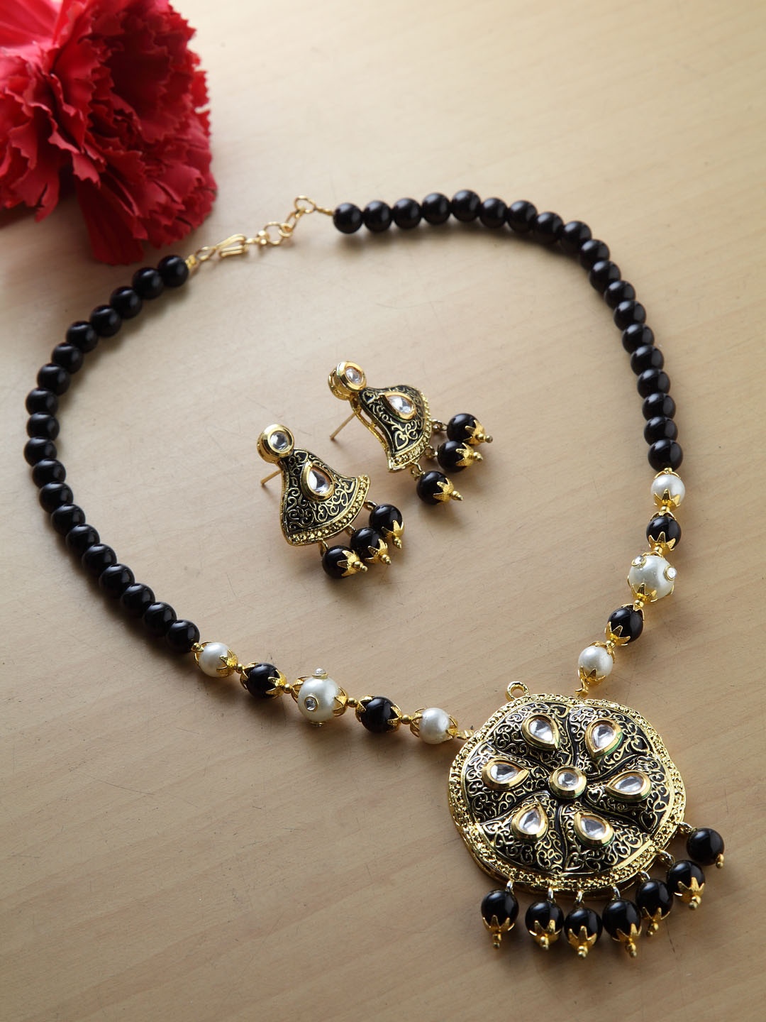 

Moedbuille Black Gold-Plated Kundan-Studded Handcrafted Jadau Jewellery Set