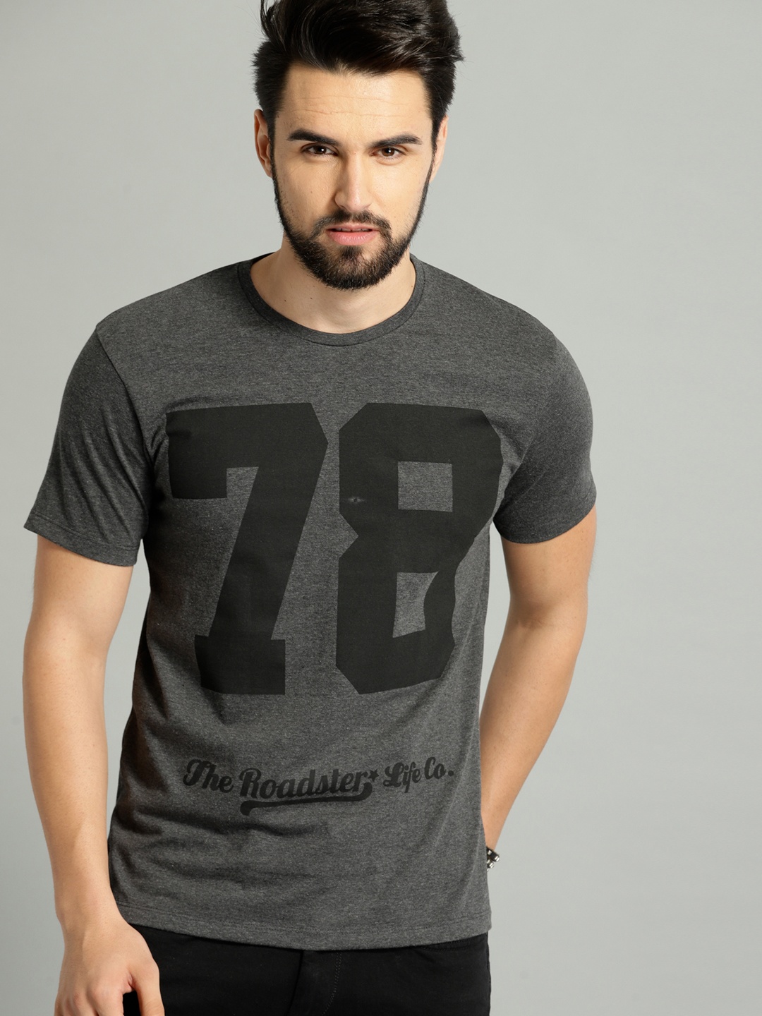 

Roadster Men Charcoal Grey & Black Printed Round Neck T-shirt