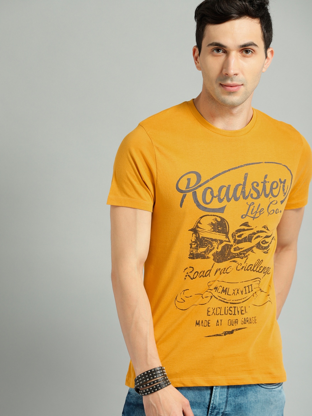 

Roadster Men Mustard Yellow Printed Round Neck Pure Cotton T-shirt