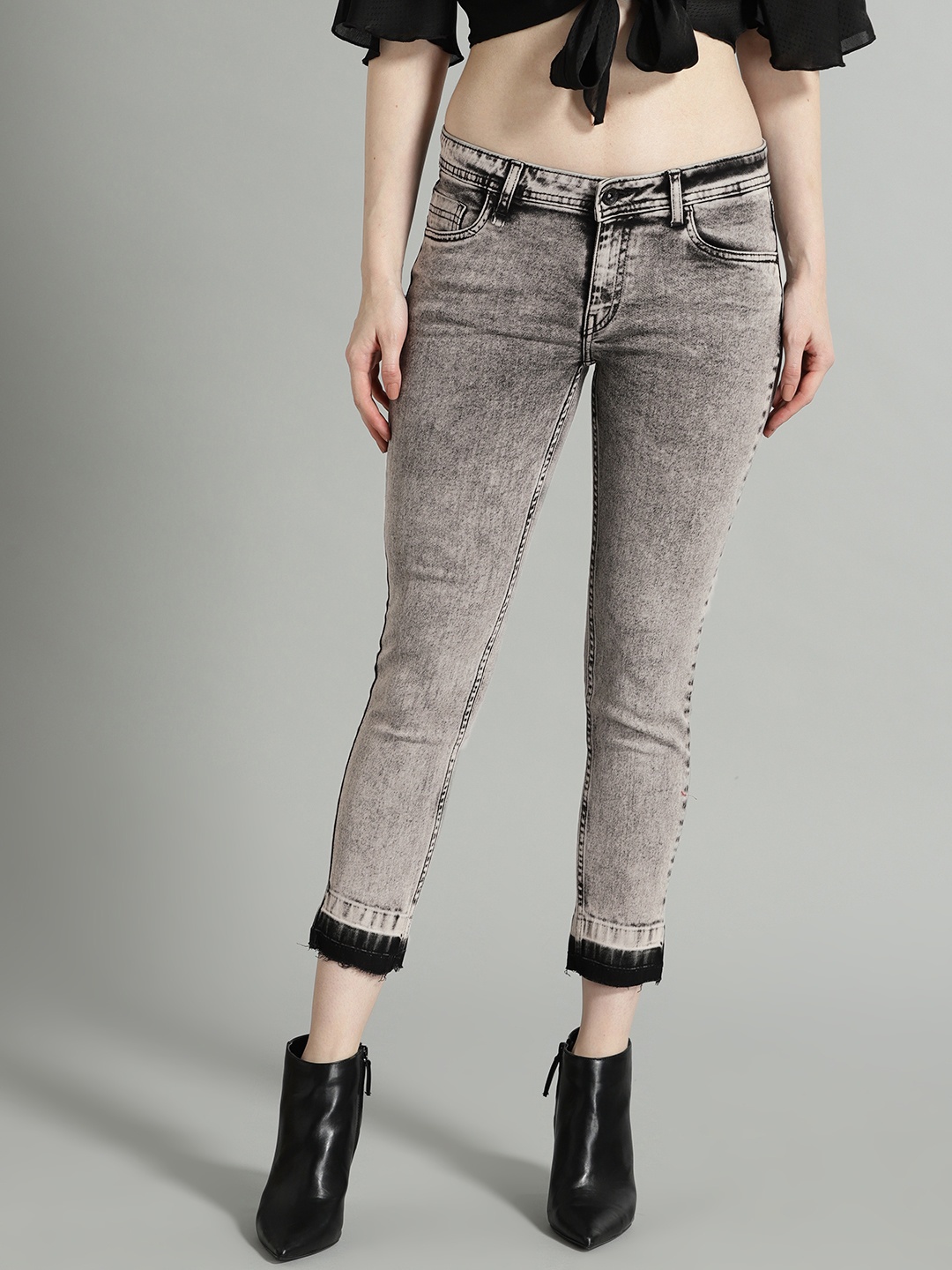 

The Roadster Lifestyle Co Women Grey Skinny Fit Mid-Rise Clean Look Stretchable Cropped Jeans