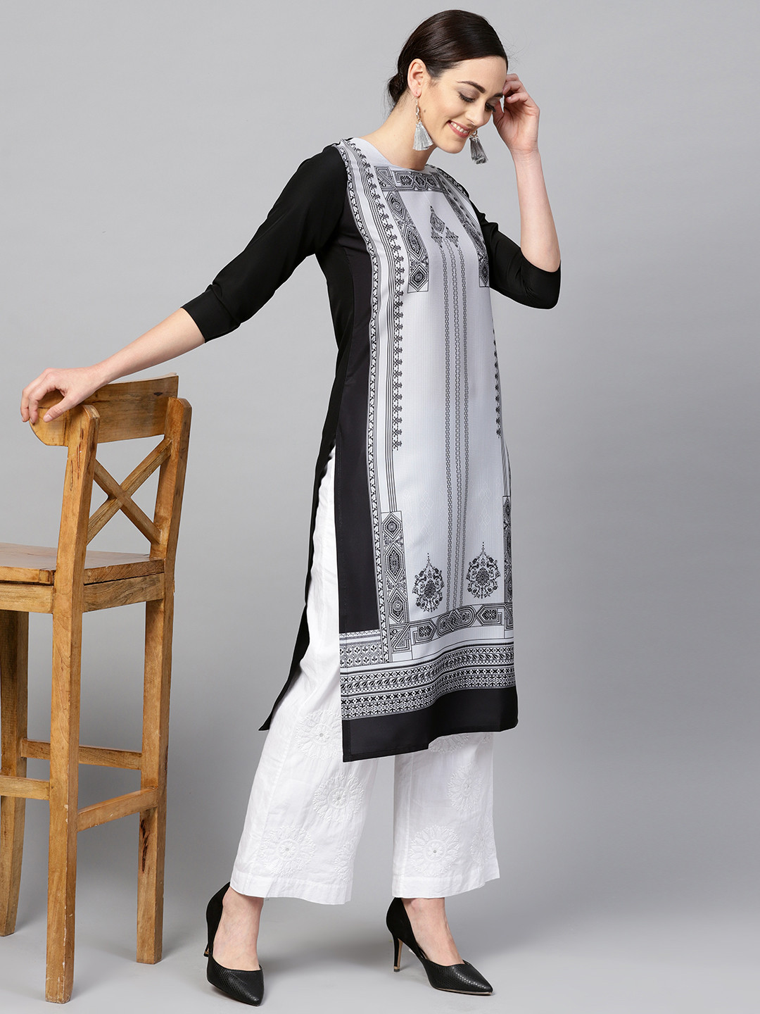 

AHIKA Women Grey & Black Digital Print Straight Kurta