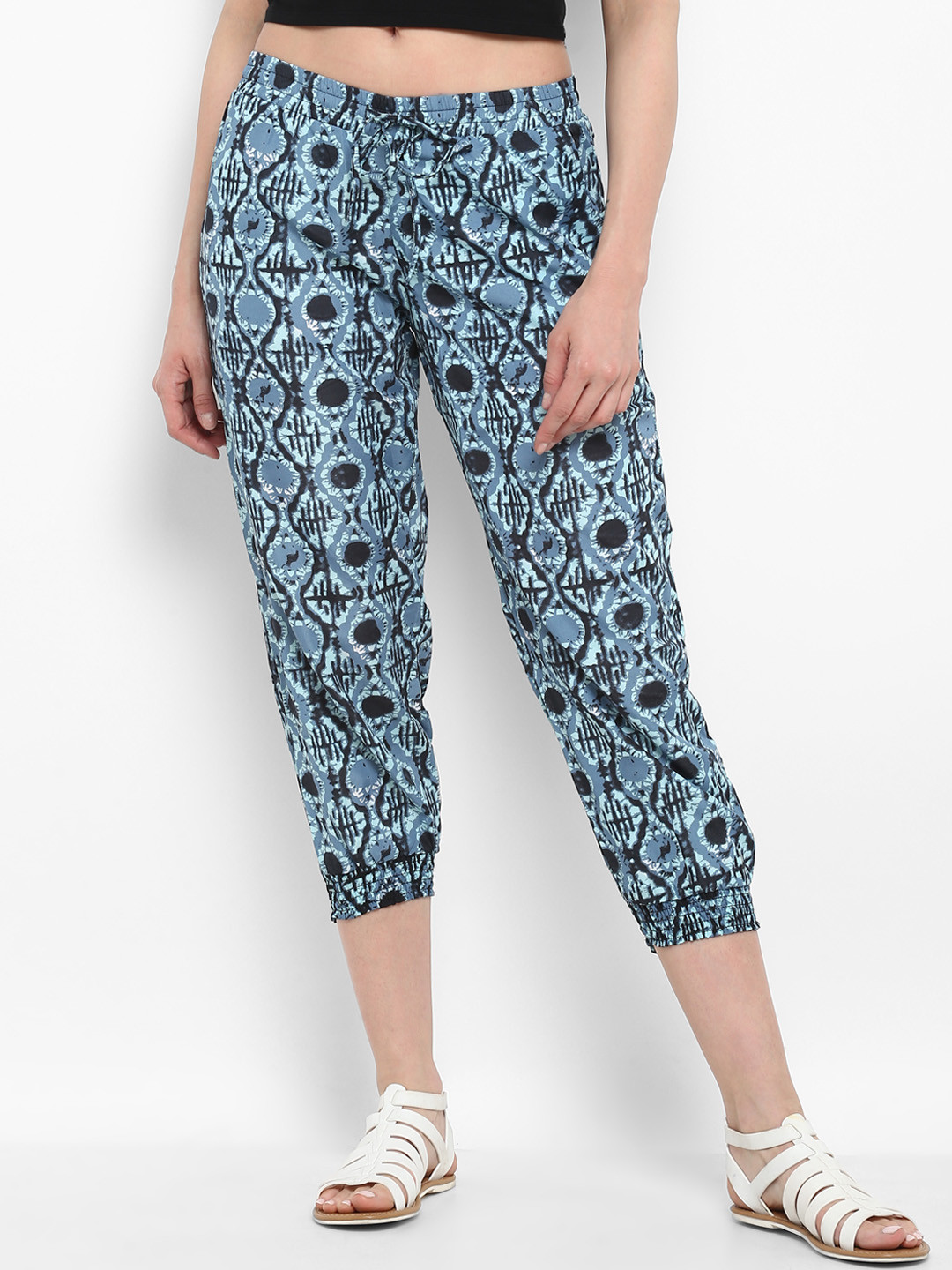 

PURYS Women Turquoise Blue & Black Smart Slim Fit Printed Joggers