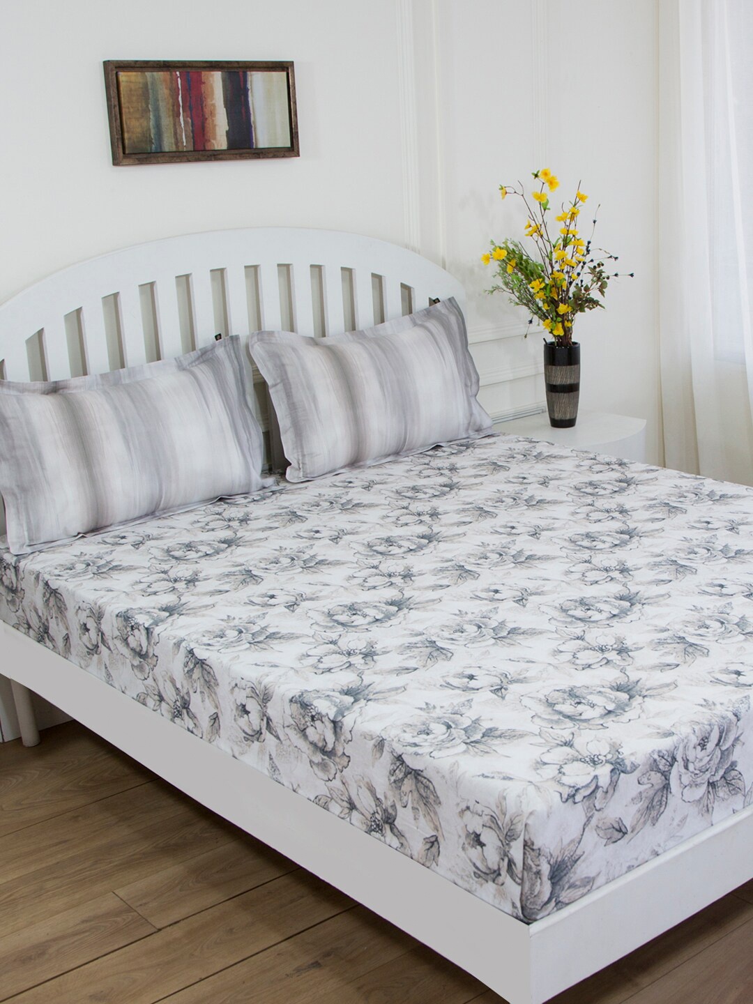 

GM White & Grey Floral 144 TC Cotton 1 Super Queen Bedsheet with 2 Pillow Covers