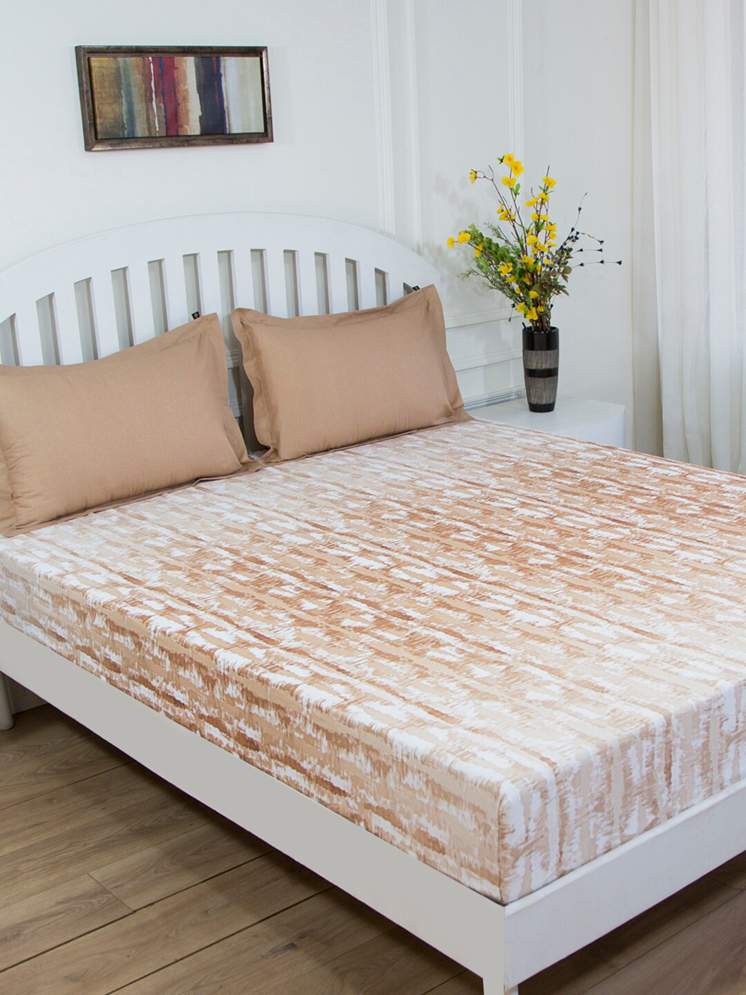 

GM Brown & White Abstract 144 TC Cotton 1 Super Queen Bedsheet with 2 Pillow Covers