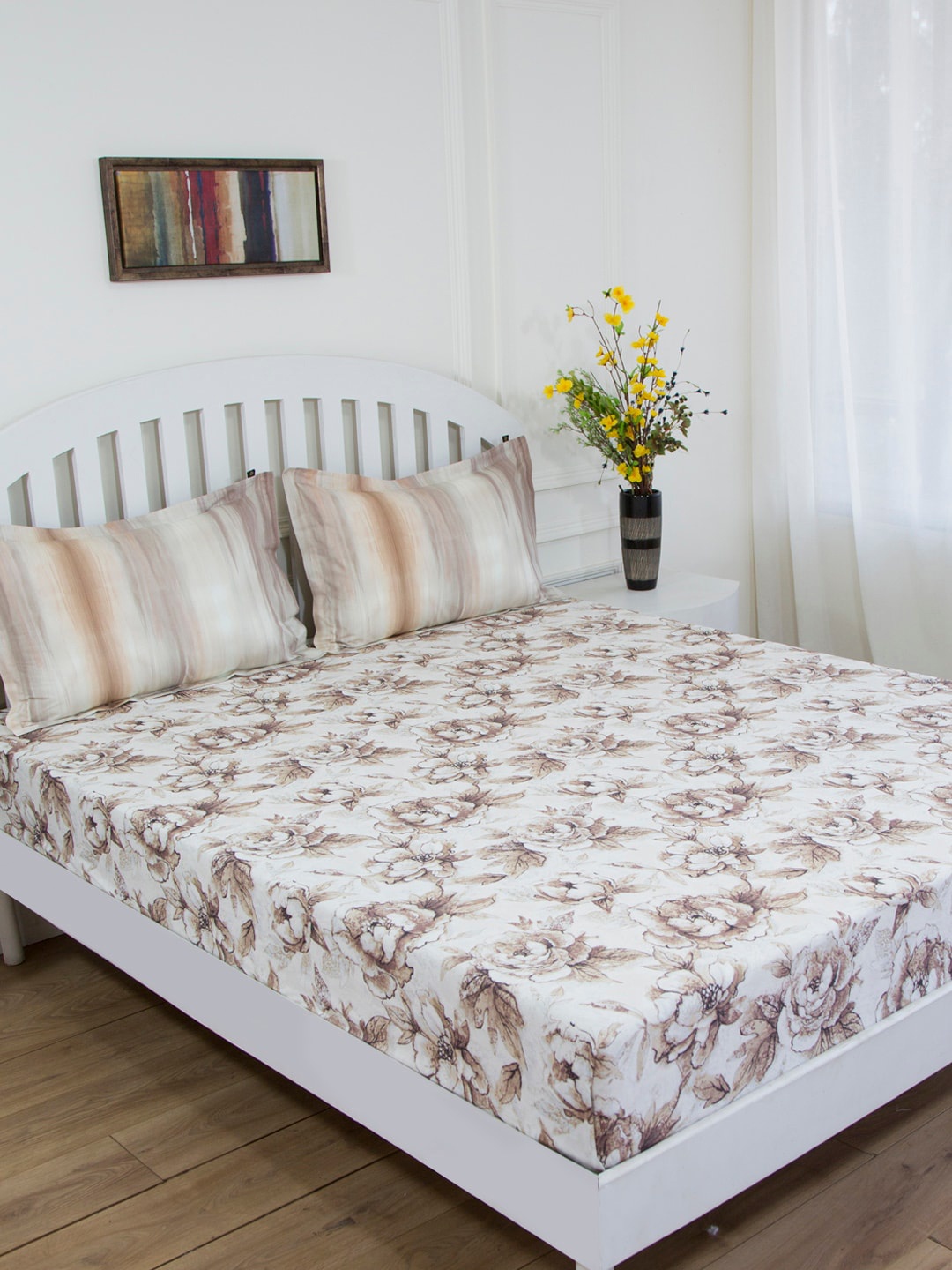 

GM White & Brown Floral 144 TC Cotton 1 Super Queen Bedsheet with 2 Pillow Covers