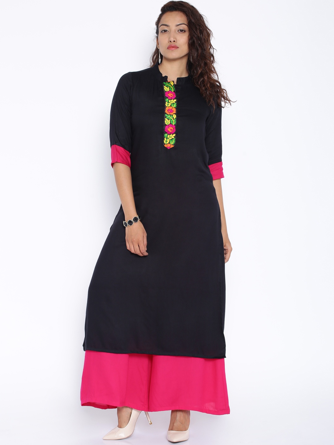 

Desi Weavess Women Black Printed Straight Kurta