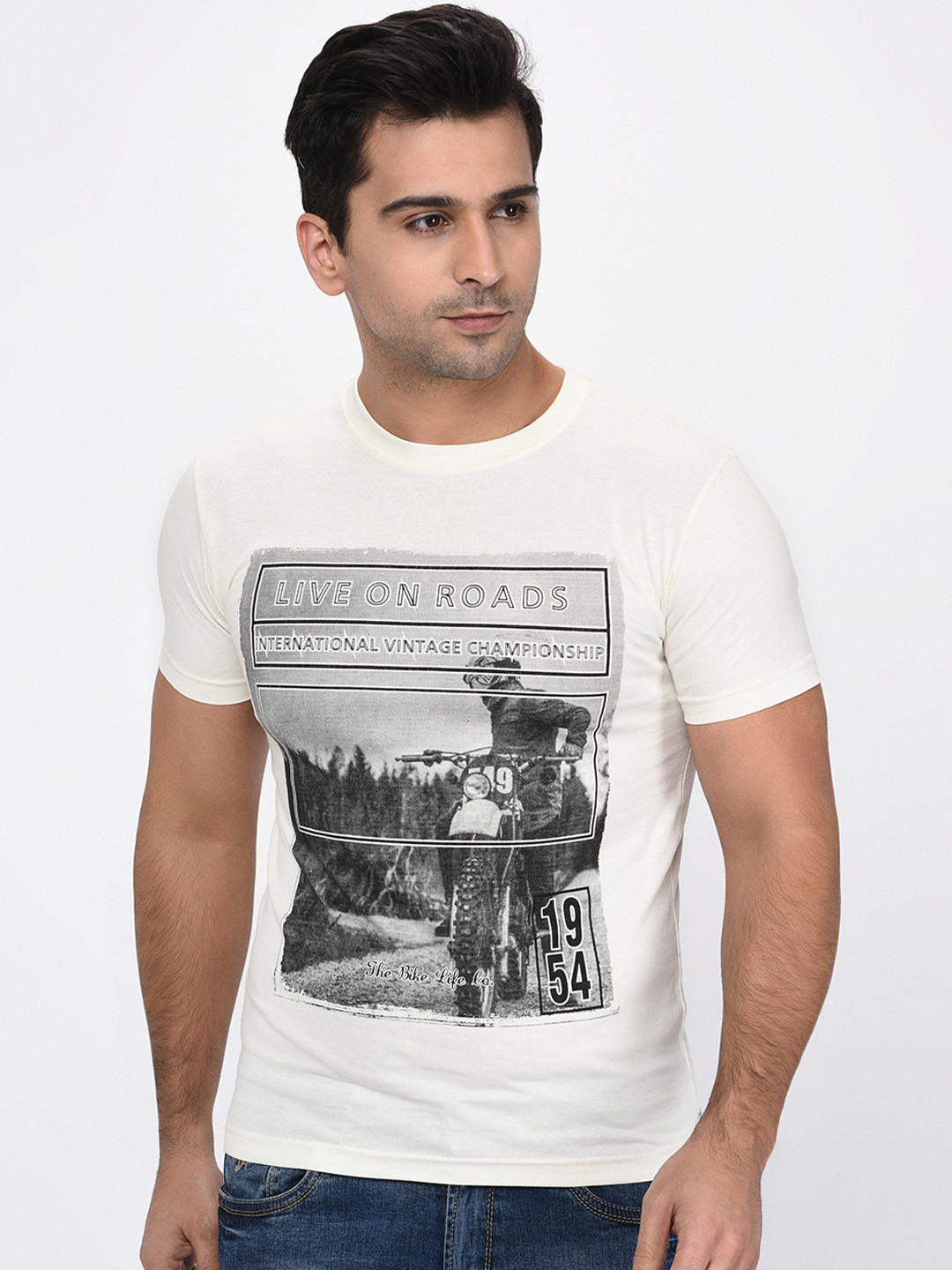 

Okane Men Off-White Printed Round Neck T-shirt
