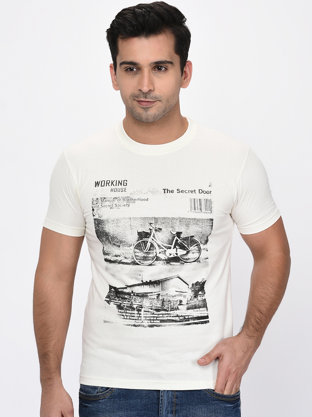 

Okane Men Off-White Printed Round Neck T-shirt