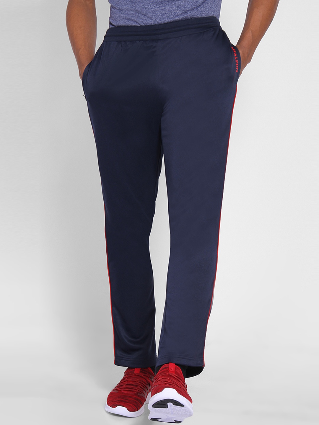 

OFF LIMITS Men Navy Blue Solid Slim Fit Trackpant