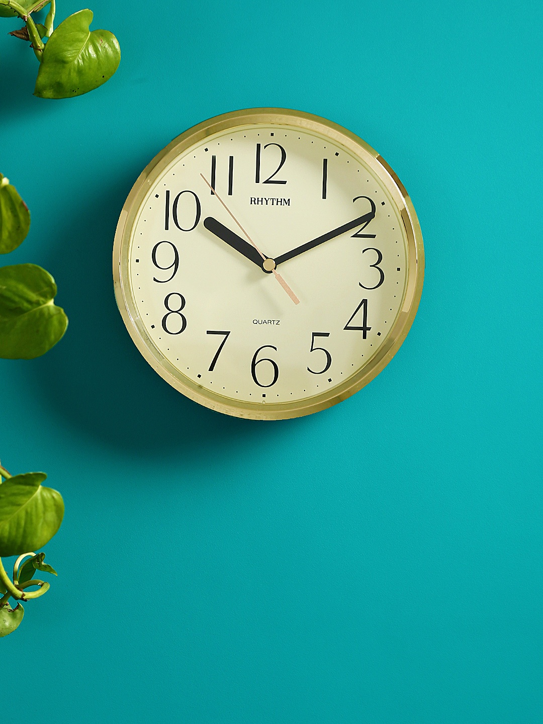 

Rhythm Gold-Toned Handcrafted Round Solid Analogue Wall Clock
