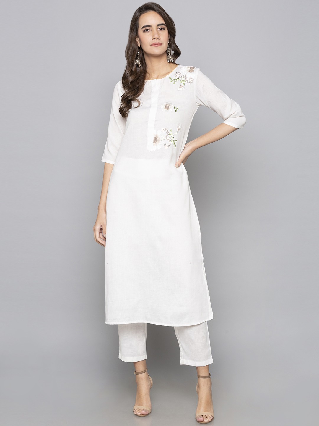 

Desi Weavess Women Off-White Embroidered Straight Kurta