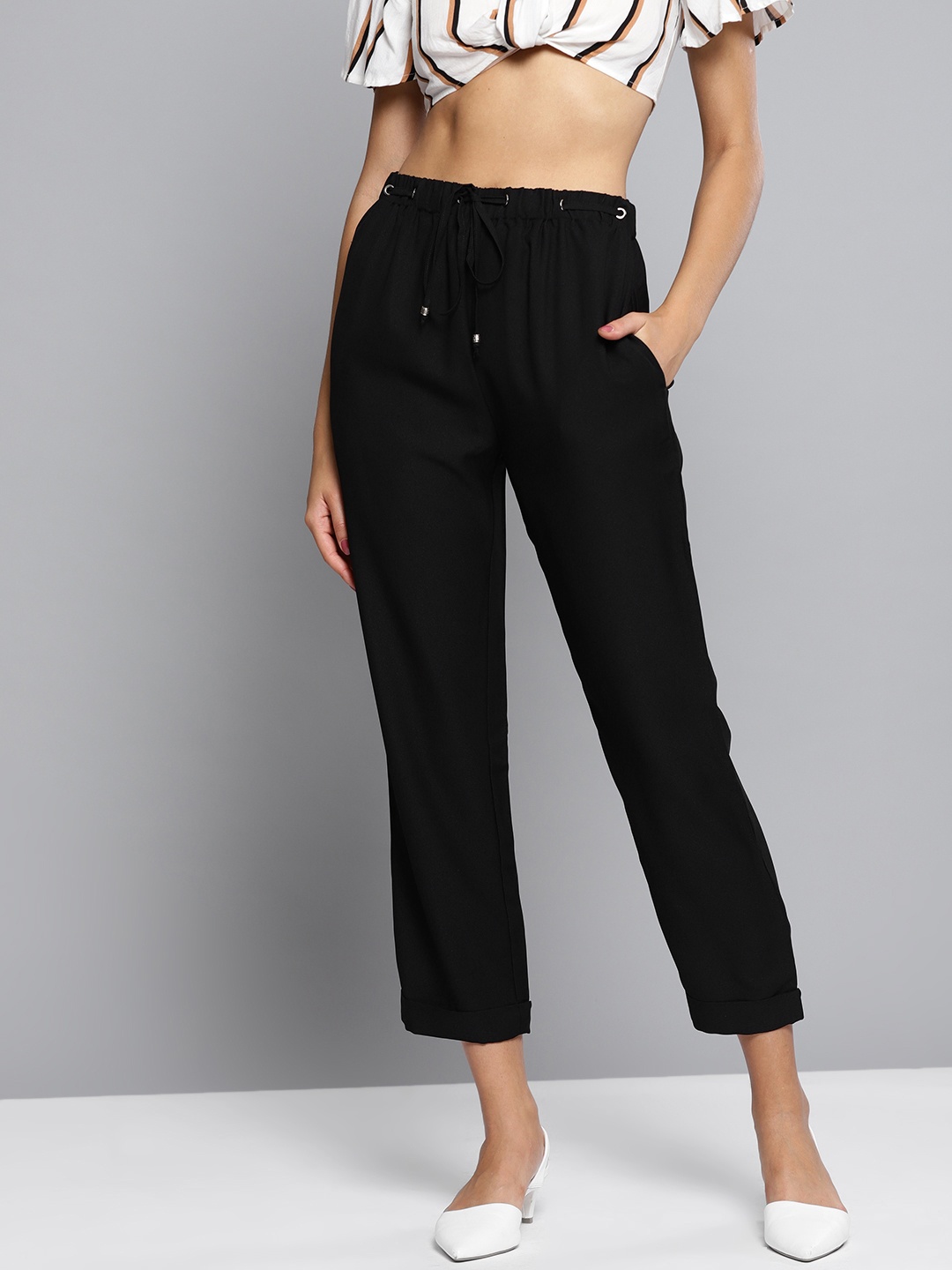 

RARE Women Black Regular Fit Solid Crop Trousers