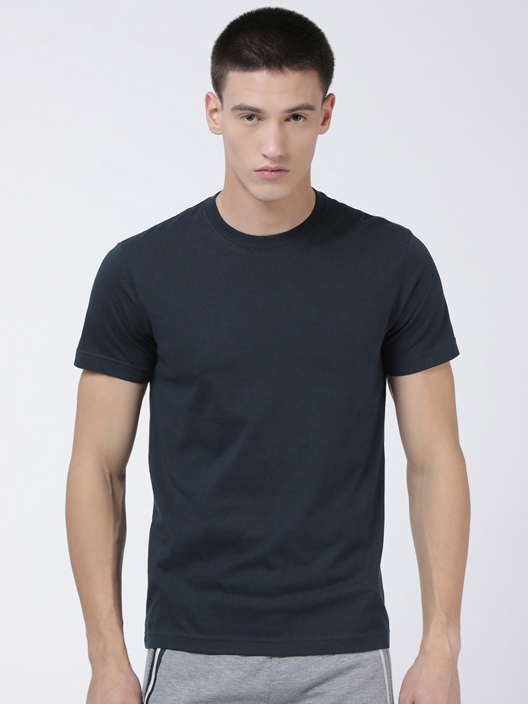 

Levis Men Navy Blue Solid Pure Cotton Round Neck T-shirt