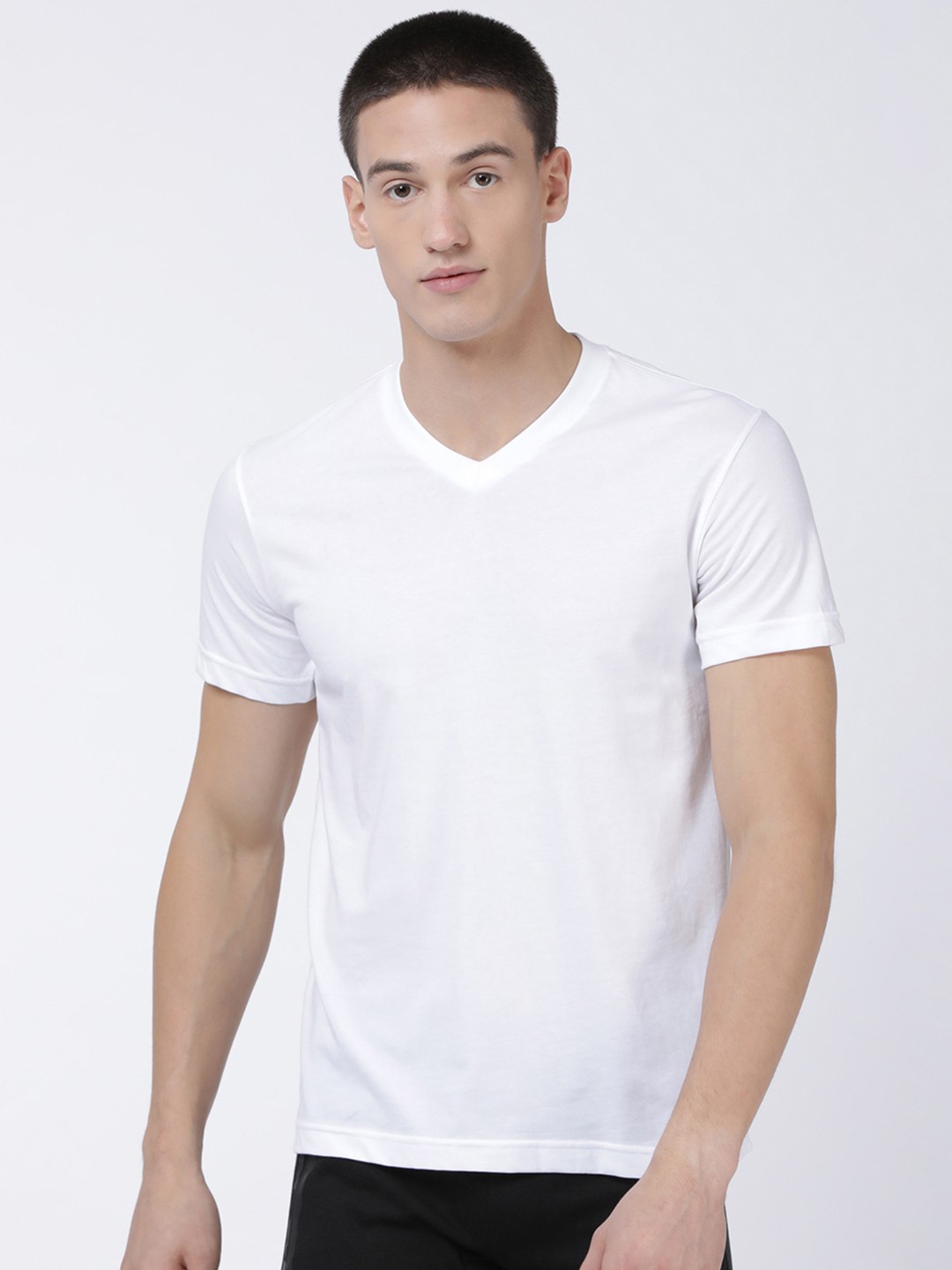 

Levis Men White Solid V-Neck T-shirt