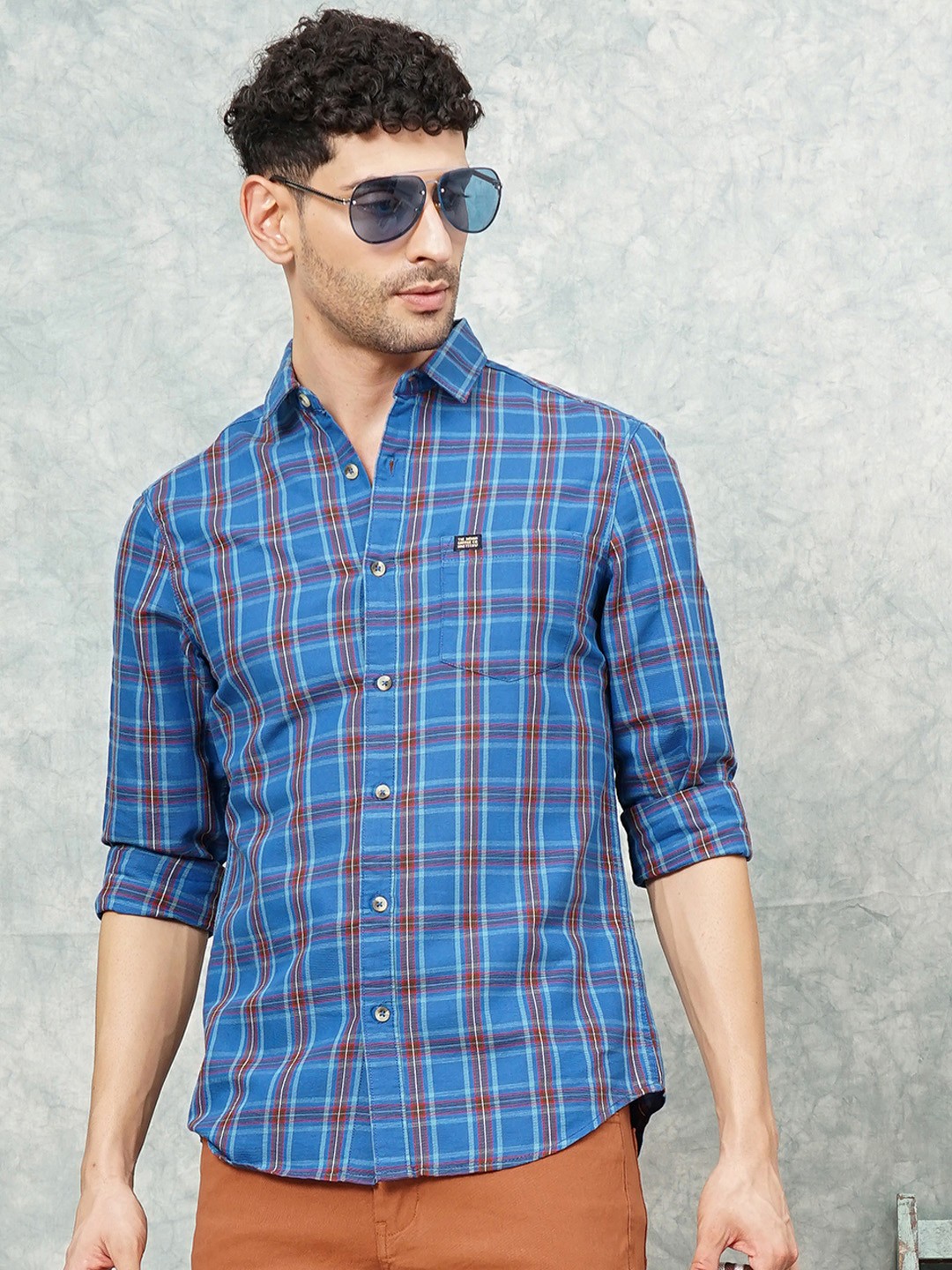

The Indian Garage Co Men Blue & Red Slim Fit Checked Casual Shirt