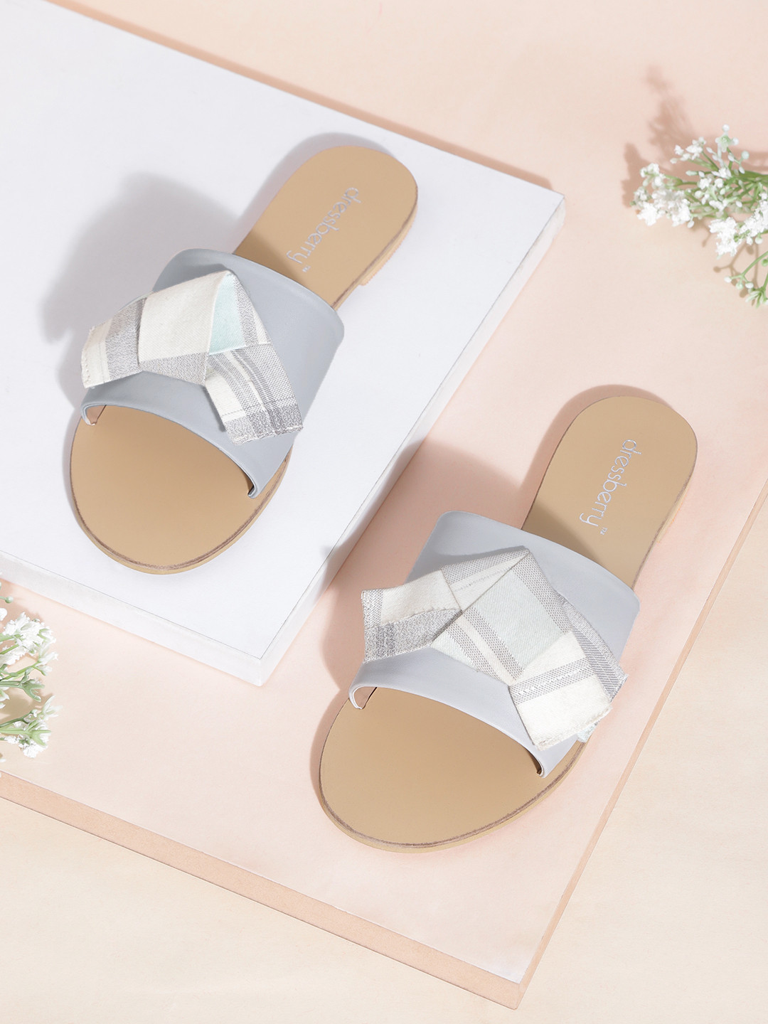 

DressBerry Women Grey Solid Open Toe Flats