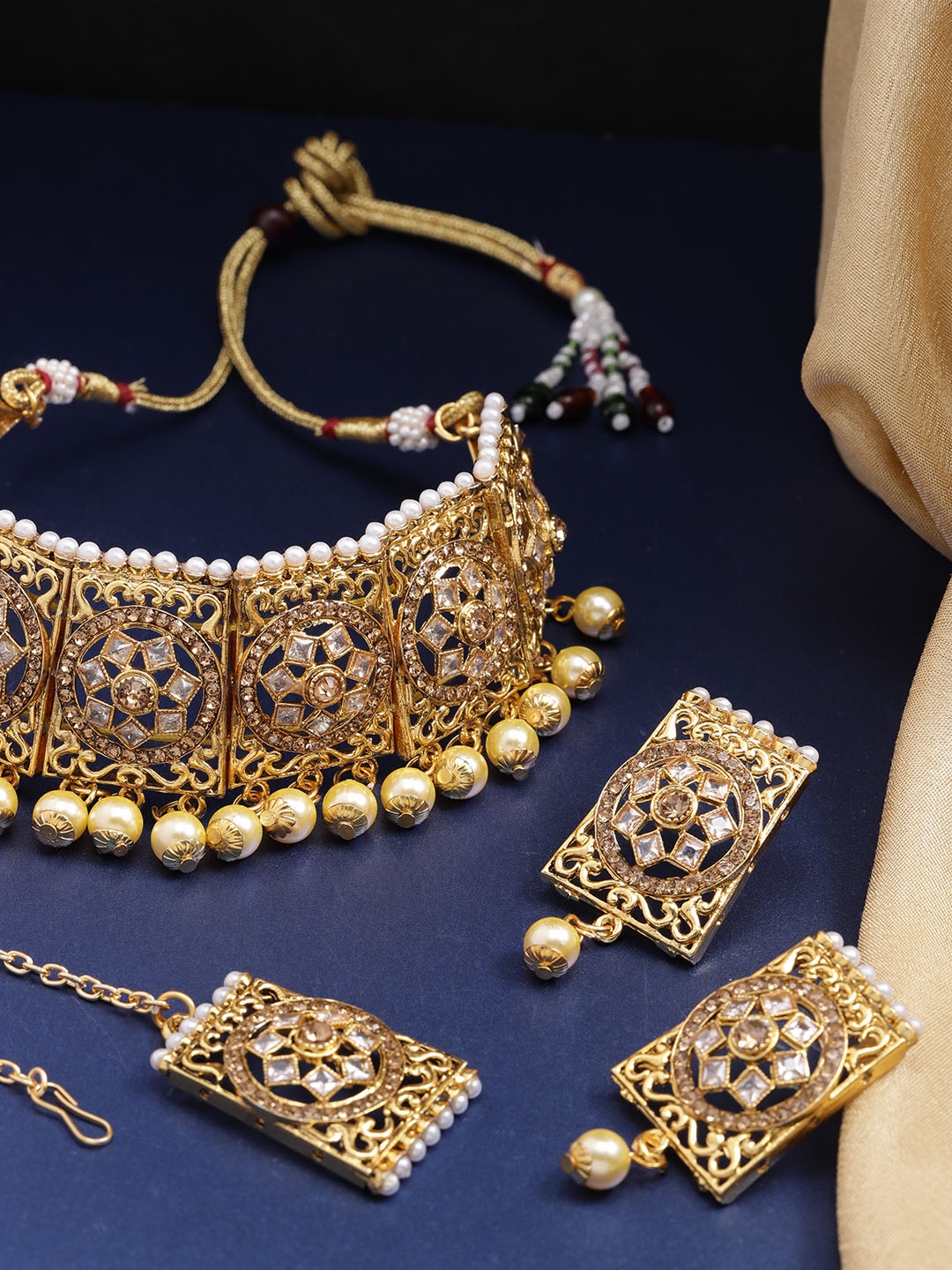 

Priyaasi Cream-Coloured Antique Gold-Plated Kundan-Studded Jewellery Set