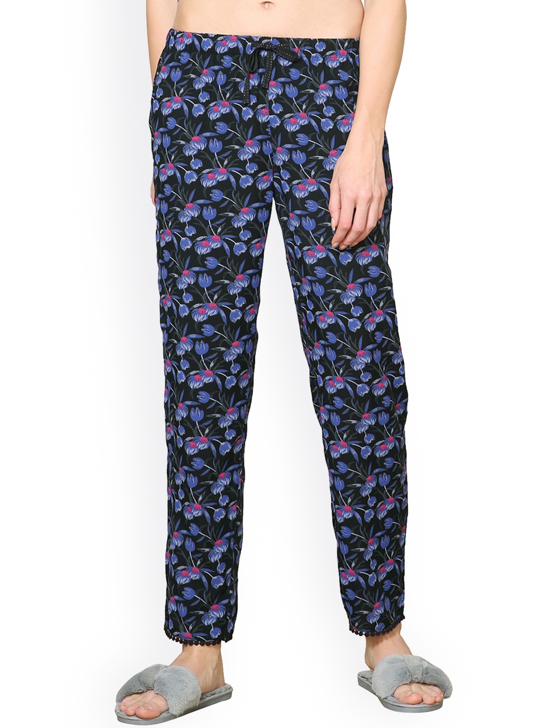 

Van Heusen Women Printed Lounge Pants, Black