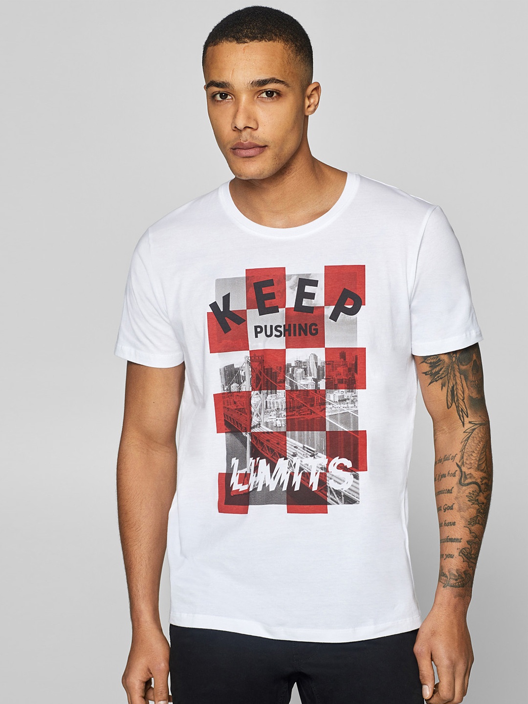 

ESPRIT Men White & Red Printed Round Neck T-shirt