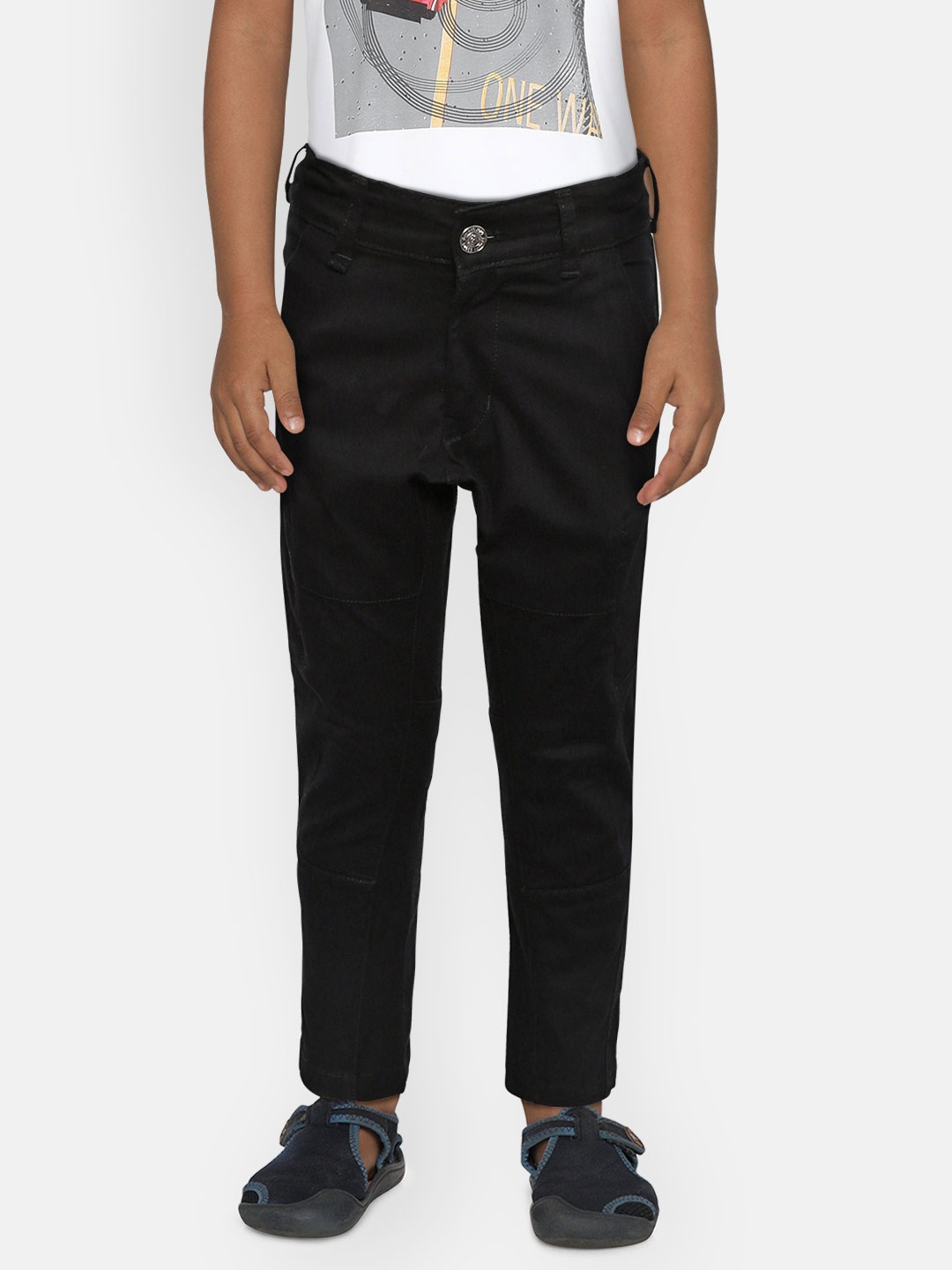 

Gini and Jony Boys Black Regular Fit Solid Cargos