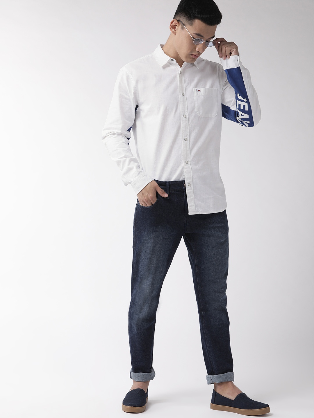 

Tommy Hilfiger Men Off-White Relaxed Fit Solid Casual Shirt