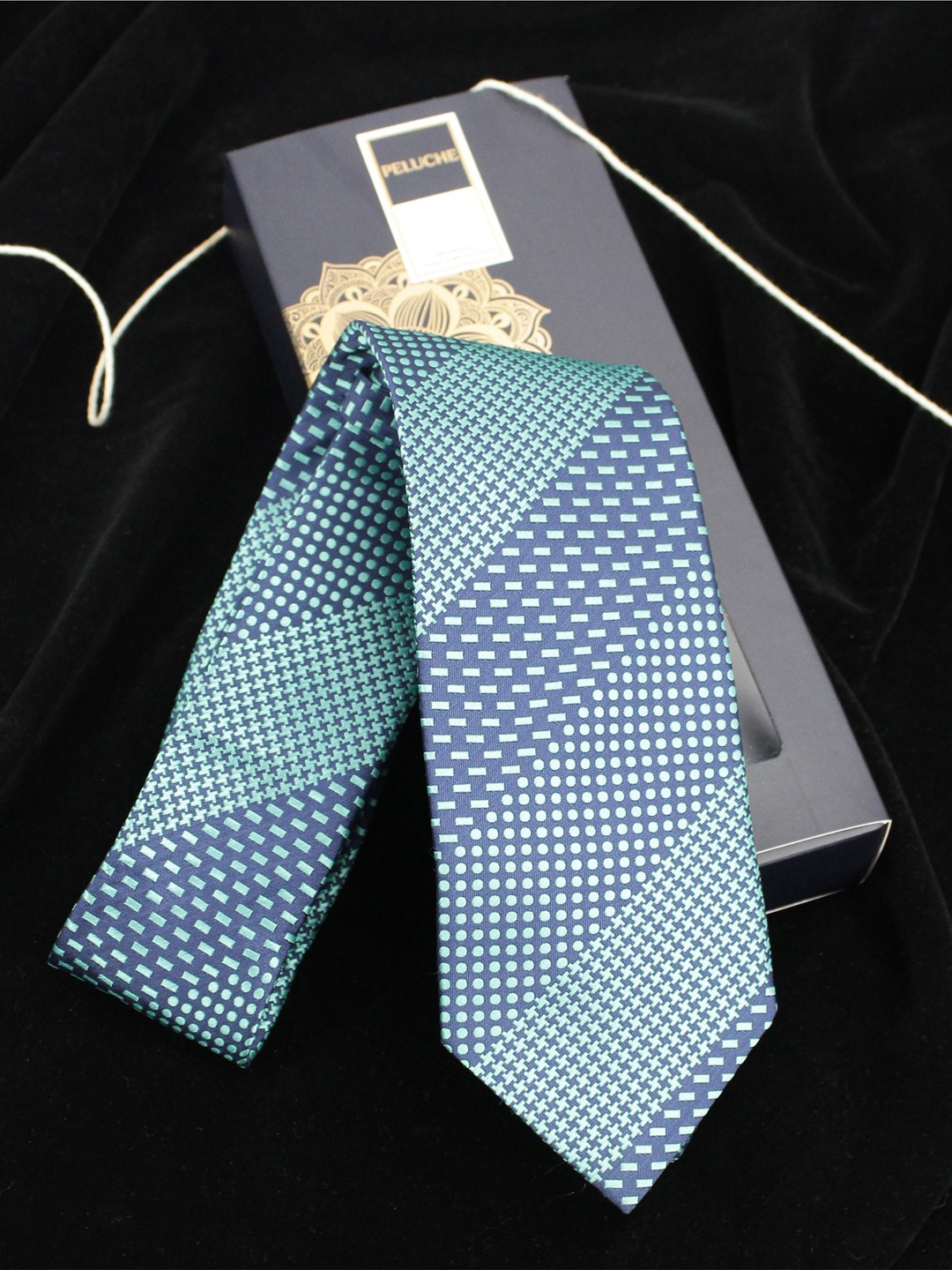 

PELUCHE Blue Woven Design Broad Tie