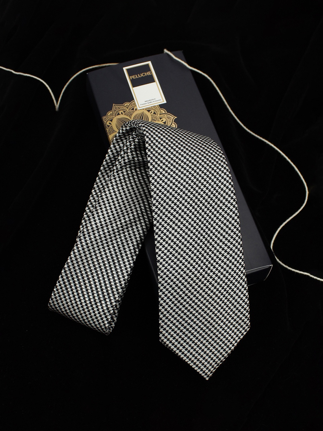 

PELUCHE White & Black Woven Design Broad Tie