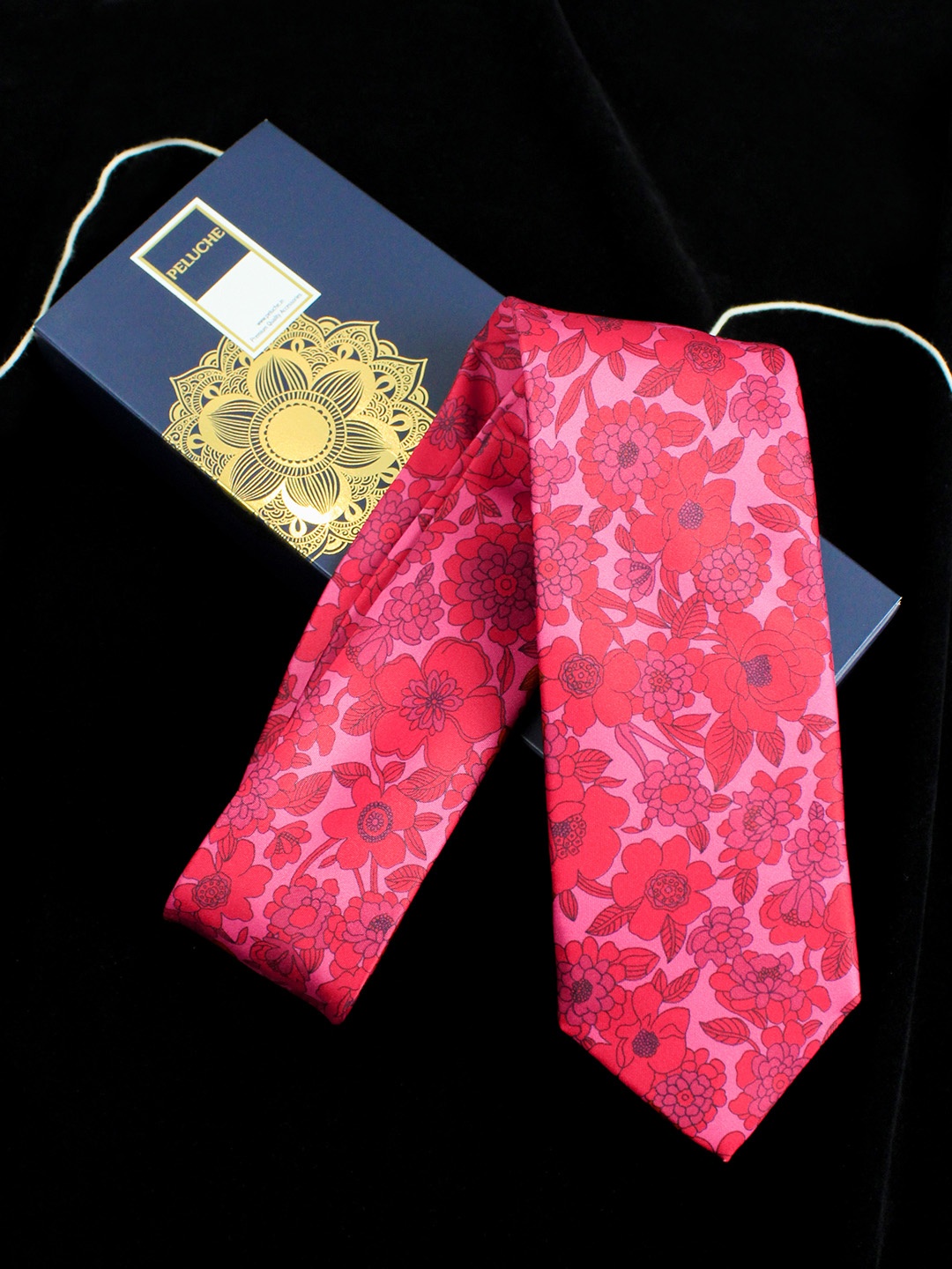 

PELUCHE Red Printed Broad Tie