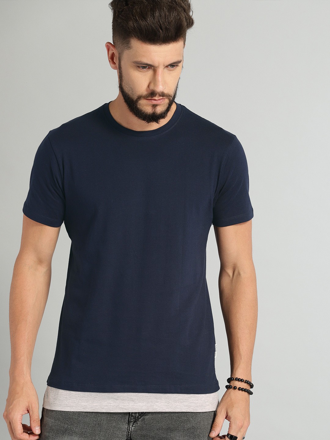 

The Roadster Lifestyle Co Men Navy Blue Solid Round Neck Pure Cotton T-shirt