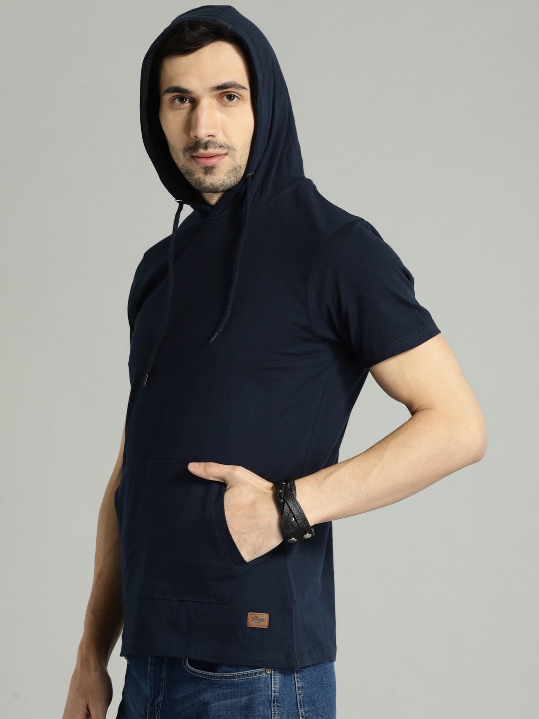 

The Roadster Lifestyle Co Men Navy Blue Solid Hood Pure Cotton T-shirt