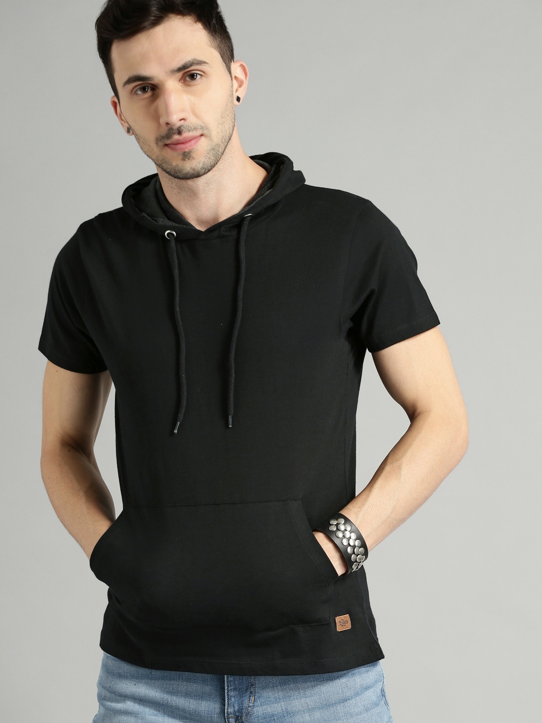

The Roadster Lifestyle Co Men Black Solid Hood T-shirt