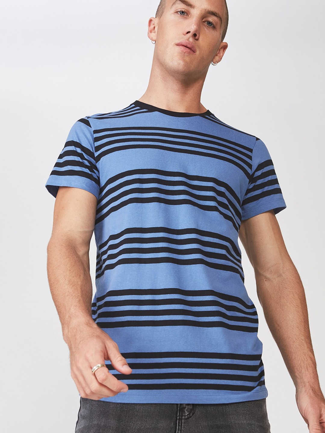 

COTTON ON Men Blue Striped Round Neck T-shirt